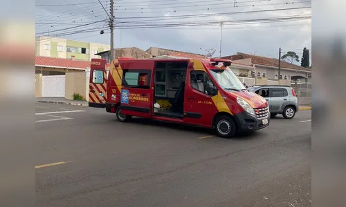 Acidente entre carro e moto deixa mulher ferida em bairro de Apucarana