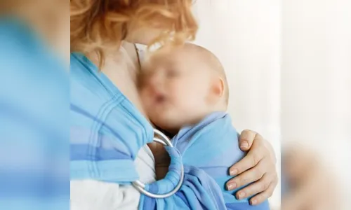 Mulher é estrangulada com o bebê de seis meses no colo pelo marido