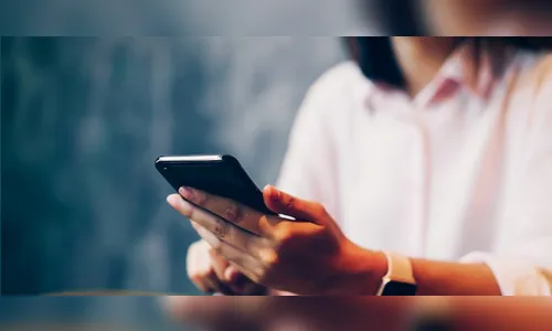 Mulher tem celular furtado dentro do terminal urbano de Apucarana