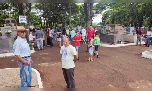 Cemitério de Ivaiporã recebe multidão para celebrar Dia de Finados