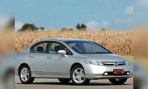 Motorista guarda chave em cima do pneu e carro é furtado