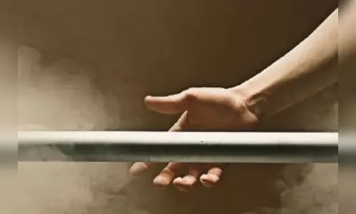 Mulher armada com barra de ferro rouba dinheiro em Lunardelli