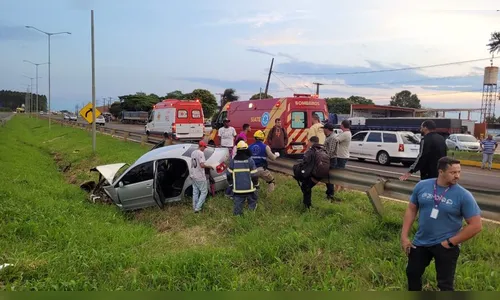 Carro com quatro jovens capota na BR-369 em Aricanduva