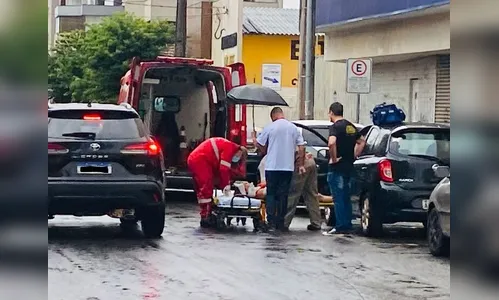 Mulher de 53 anos é atropelada por moto no centro de Apucarana