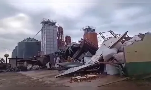 Armazém de grãos é destruído por vendaval no Centro-Oeste do Paraná