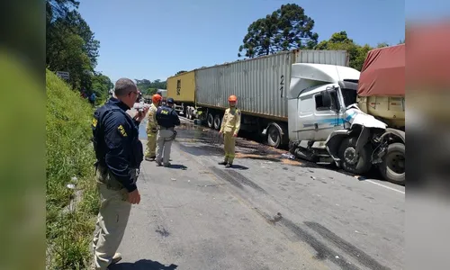 Quatro caminhões engavetam na BR-277 no PR; via precisou ser bloqueada