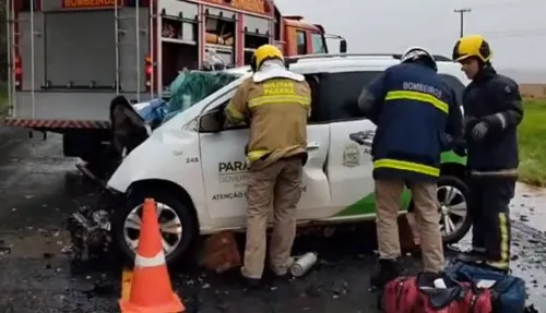 Bombeiros e socorristas do Samu atendem vítimas