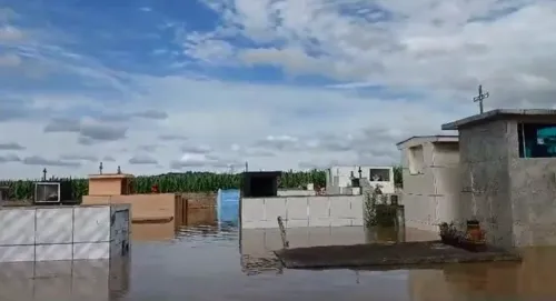 Cemitério ficou alagado no Dia de Finados em Ponta Grossa