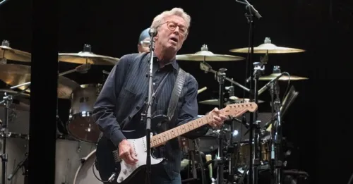 Clapton tem uma carreira solo de sucesso, além de ter integrado os Yardbirds, colaborado com John Mayall e formado a banda Cream, entre outros projetos significativos.