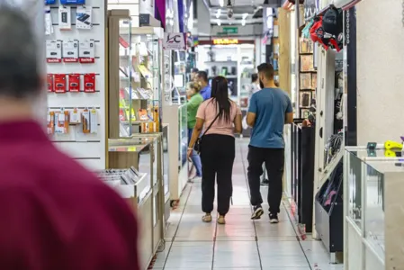 Comércio em shopping popular na cidade de Londrina