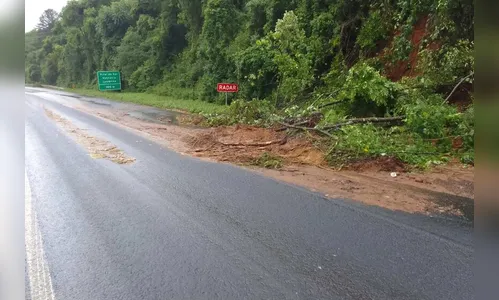 DER bloqueia rodovias após fortes chuvas no Paraná; confira os trechos