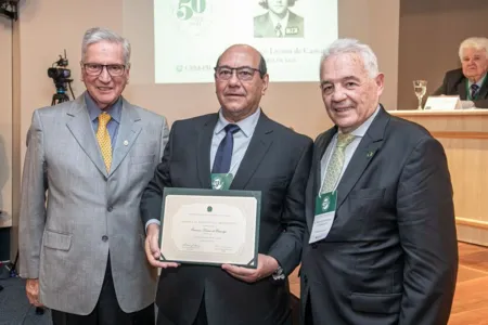 Dr. Francisco Licínio de Camargo, especialista em oftalmologia e medicina de tráfego