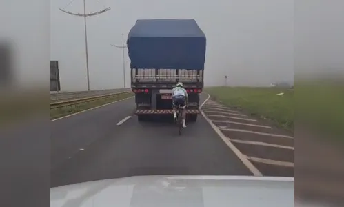 Vídeo: ciclista é flagrado pedalando 