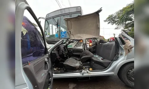 Acidente entre carro e ônibus deixa uma pessoa ferida em Maringá