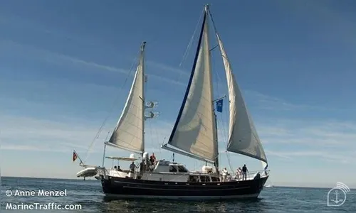 Marinha e PF apreendem mais de 2 toneladas de haxixe em veleiro