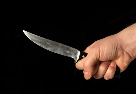 Homem ameaçou a mãe e os outros familiares com a faca