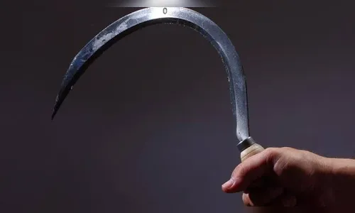 PM é acionada após homem ameaçar família com foice no Pirapó