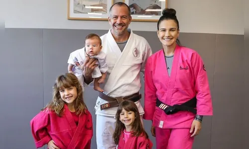 Esposa de Malvino Salvador comemora aniversário de casamento; veja