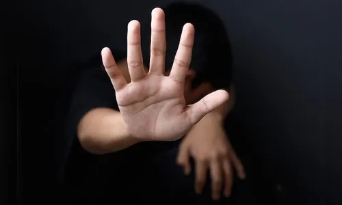 Homem invade casa de ex e joga água sanitária na mulher em Arapongas