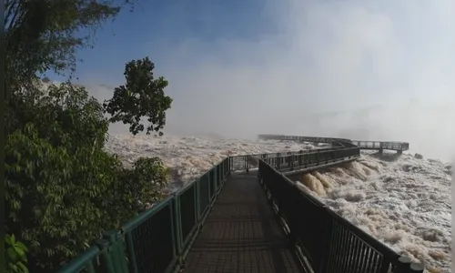 Cataratas do Iguaçu registra vazão cinco vezes acima do normal