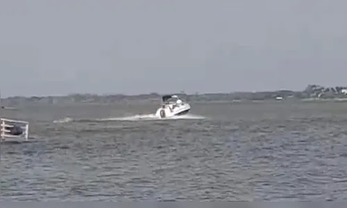 Embarcação com 5 pessoas vira em meio a represa em Primeiro de Maio