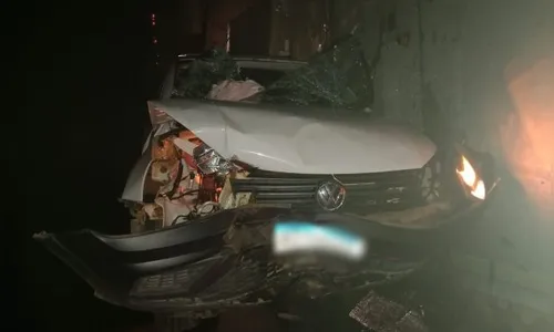 Casal de idosos bate carro contra praça de pedágio desativada no PR