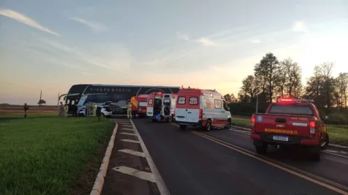 O acidente envolveu um carro da Prefeitura de Ariranha do Ivaí e um ônibus da Viação  Garcia