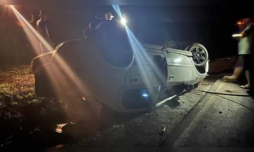 Astra capota na PR-457 próximo a ponte do Rio Ivaí em São João do Ivaí