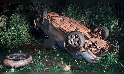 Jovem de 28 anos morre em capotamento de carro na PR-493
