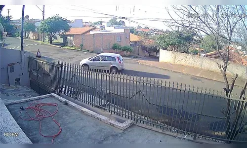 Adolescente é atropelada em Apucarana; vídeo mostra acidente