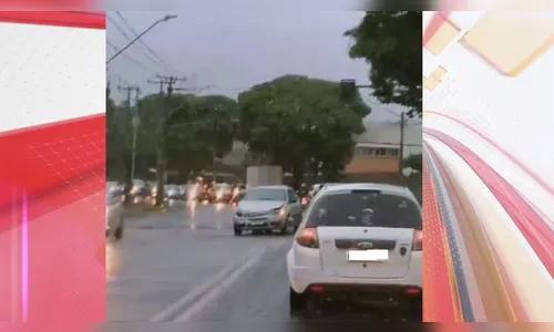 Colisão entre dois carros afeta trânsito em Apucarana