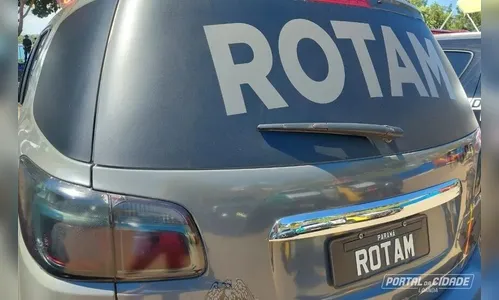 Viatura da PM atropela jovem e dois policiais durante abordagem no PR