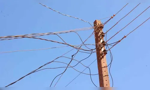 Copel denuncia dono de lava-jato por furto de energia elétrica