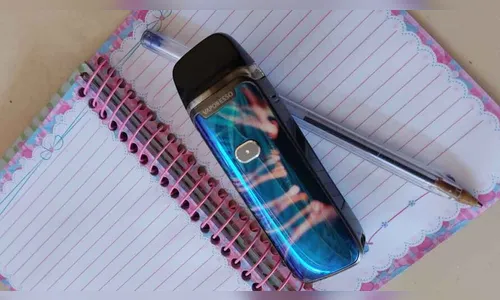 Adolescente ameaça colega por denunciar cigarro eletrônico na escola