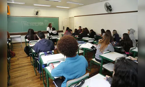 PR vai contratar 300 psicólogos e assistentes sociais para escolas