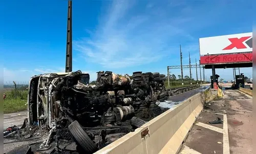 Motorista morre em acidente na BR-277; vídeo mostra carreta em chamas