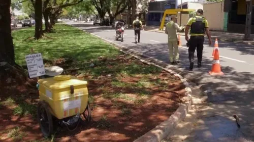 O idoso foi atropelado ao atravessar a avenida