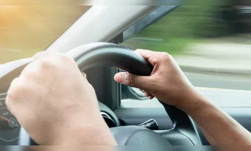 Adolescente de 15 anos é flagrado dirigindo carro em Arapuã