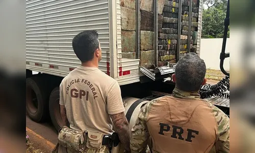 PRF apreende quase 2 toneladas de maconha em carreta no Paraná