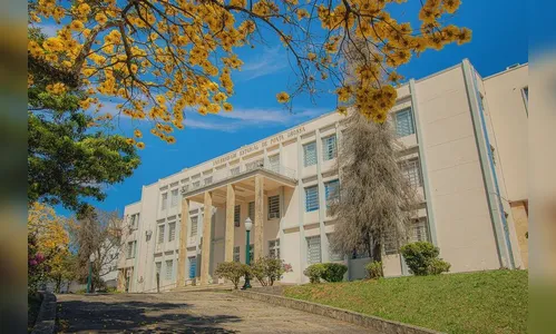 UEPG abre 24 vagas para professores colaboradores; confira os detalhes