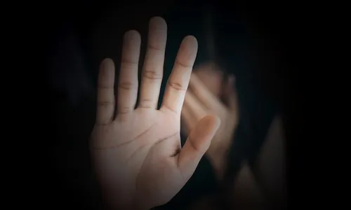 Homem bêbado agride e tenta afogar companheira na região