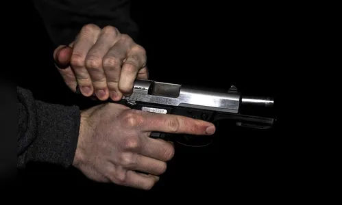 Traficante é preso após disparar arma e intimidar vizinhança