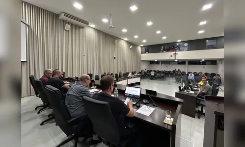 Câmara de Apucarana realiza última sessão noturna com poucas pessoas