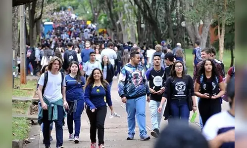 UEL aplica primeira fase do Vestibular 2024 neste domingo