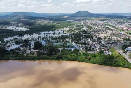 Uma pessoa morreu e sete ficaram feridas devido às tempestades dos últimos dias