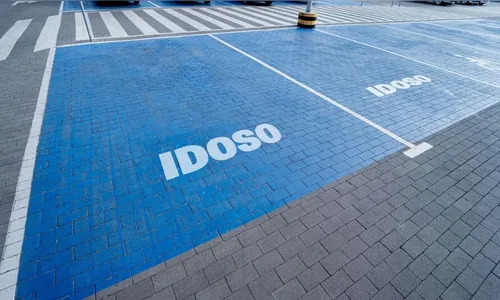 Veja como emitir credencial de vaga preferencial de idoso pelo celular