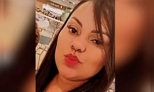 Mulher morre atropelada ao tentar segurar carro para salvar filhos