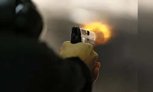 Homem é baleado na garagem da própria casa em Arapongas