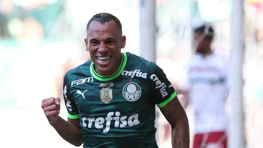 Breno Lopes, do Palmeiras, comemora seu gol contra o Fluminense