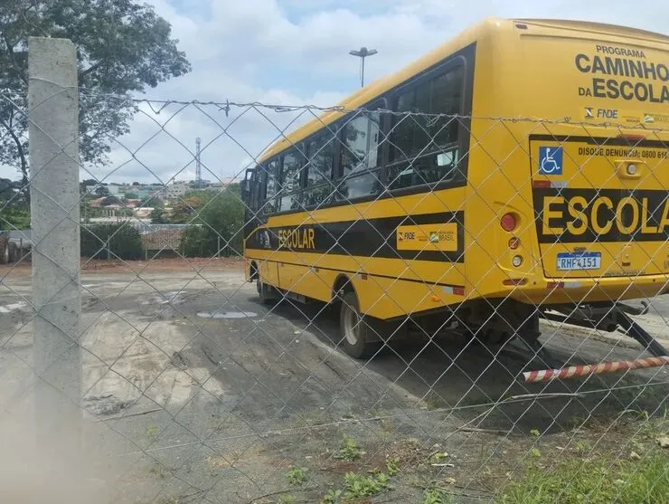 Criança foi esquecida dentro de ônibus da rede pública